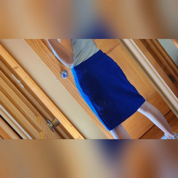 𝒩𝒶𝓋𝓎 & ℬℯ𝓇𝓇𝓎, ℰ𝓁ℯℊ𝒶𝓃𝓉 ℒℴℴ𝓀𝒾𝓃ℊ, 𝒮𝓀𝒾𝓇𝓉 - Picture 2 of 4